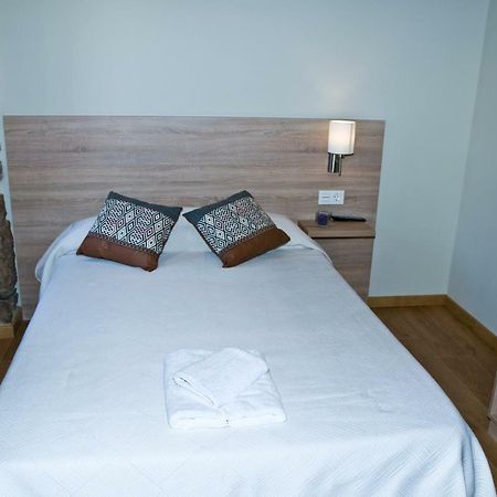 Pension Serrano ซาร์เรีย ภายนอก รูปภาพ